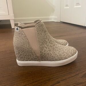 Coconut Womens Shoes size 20